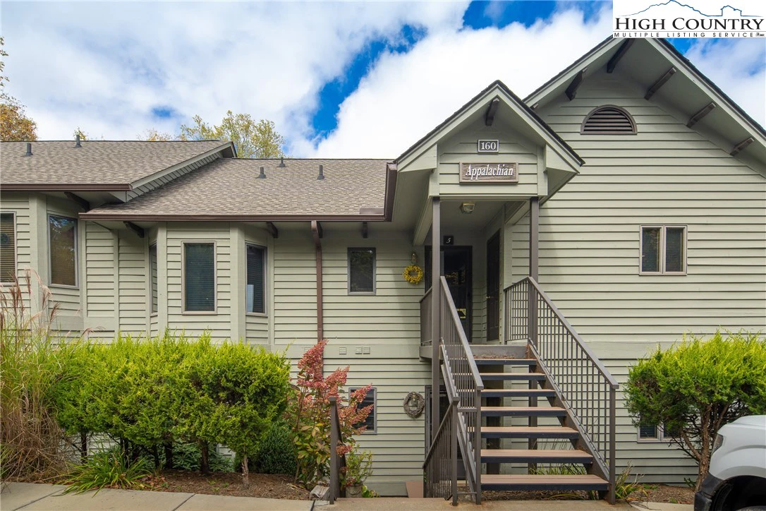 Image number 1 for the current listing