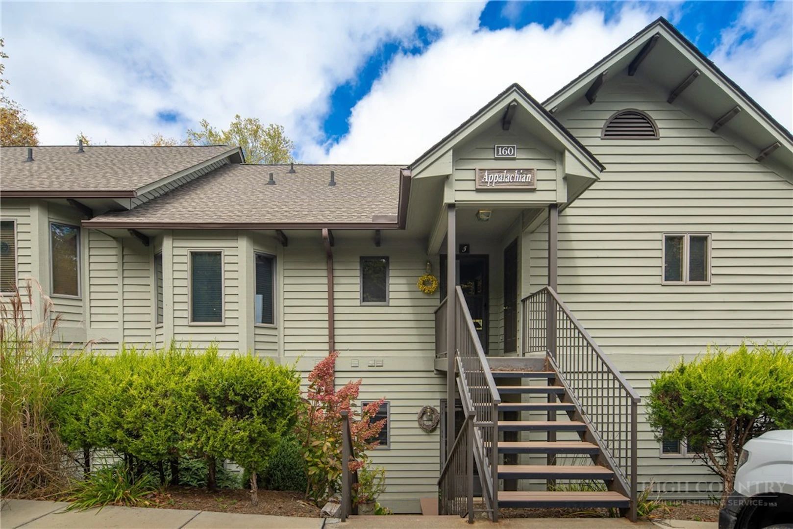 Image number 1 for the current listing