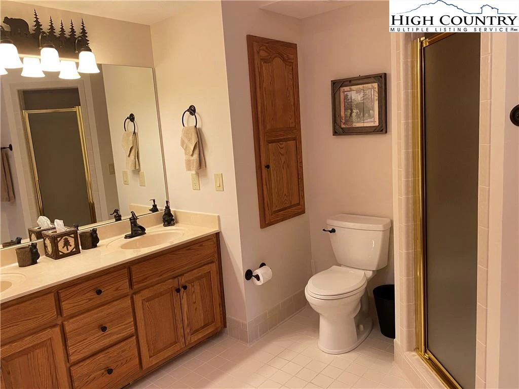 Image number 10 for the current listing