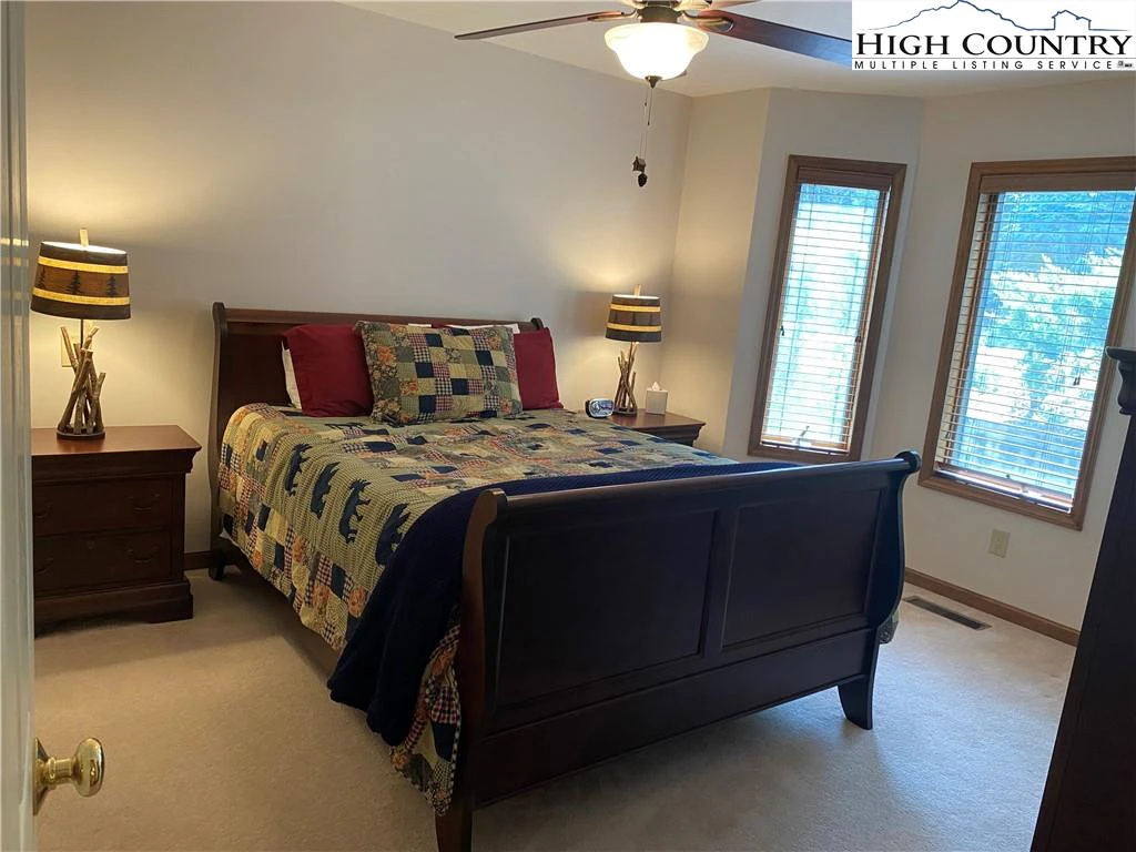 Image number 9 for the current listing