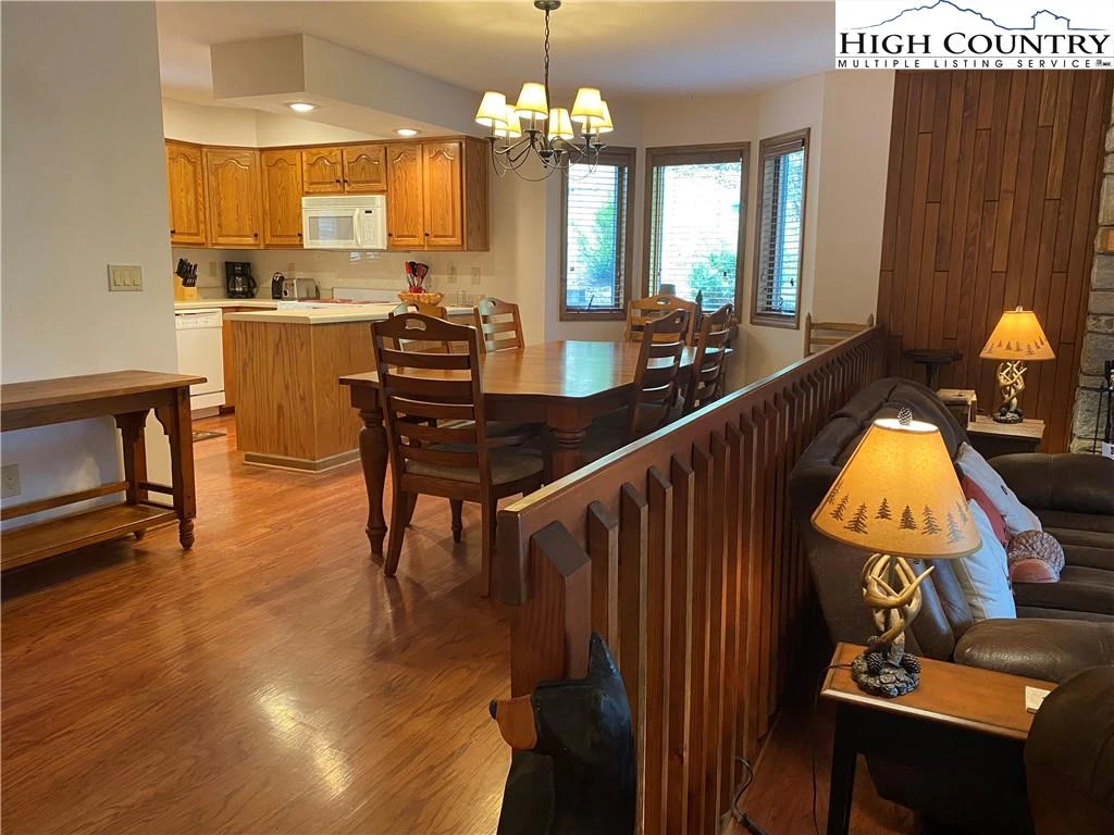 Image number 18 for the current listing