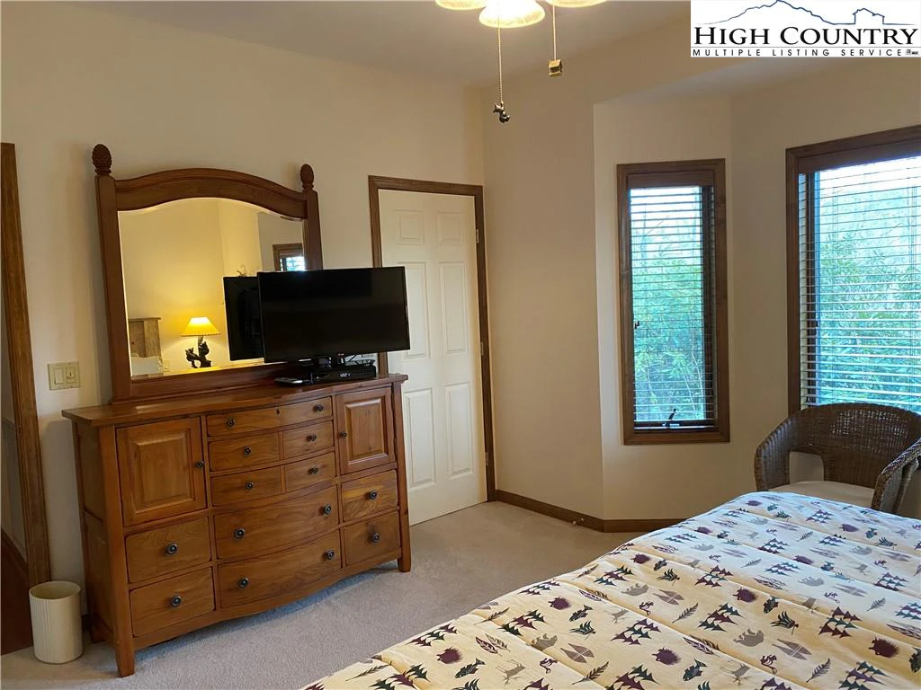 Image number 12 for the current listing