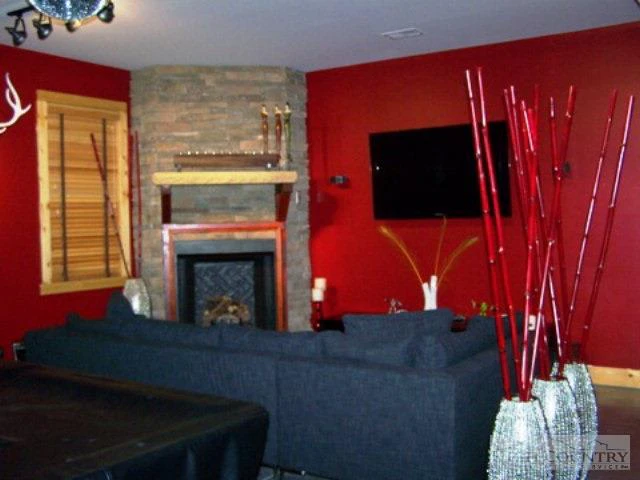 Image number 19 for the current listing