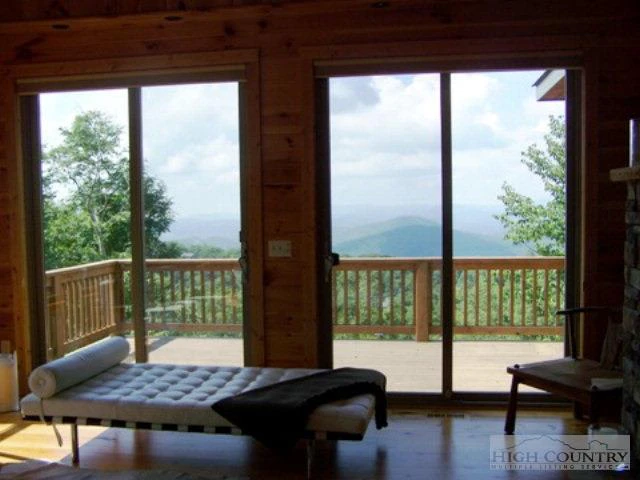 Image number 18 for the current listing
