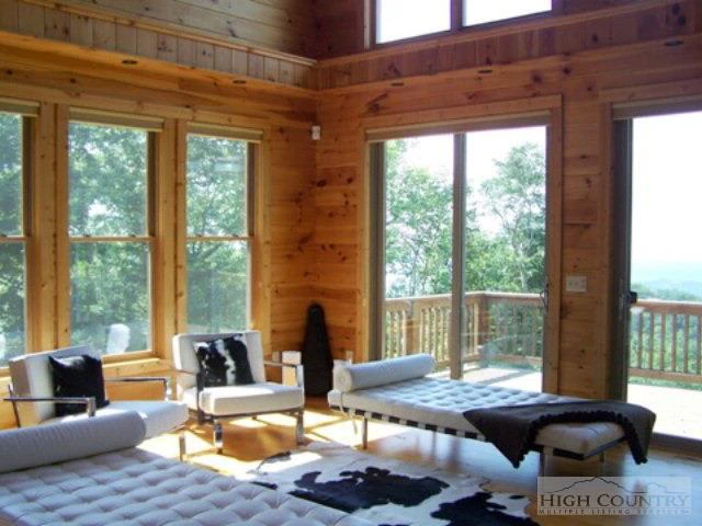 Image number 9 for the current listing