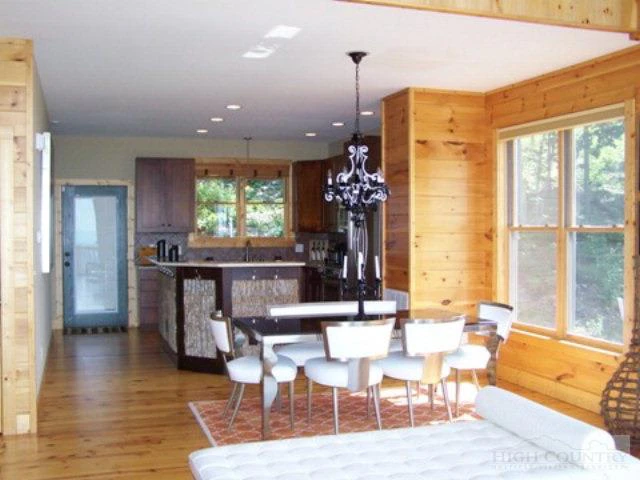 Image number 13 for the current listing
