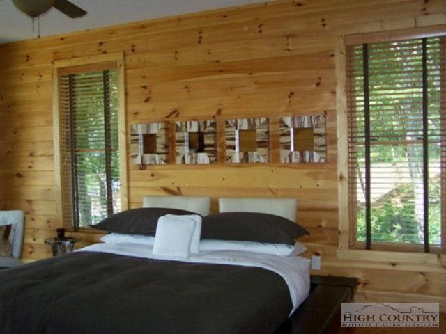 Image number 16 for the current listing