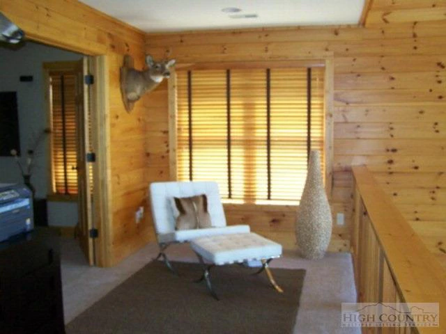Image number 28 for the current listing