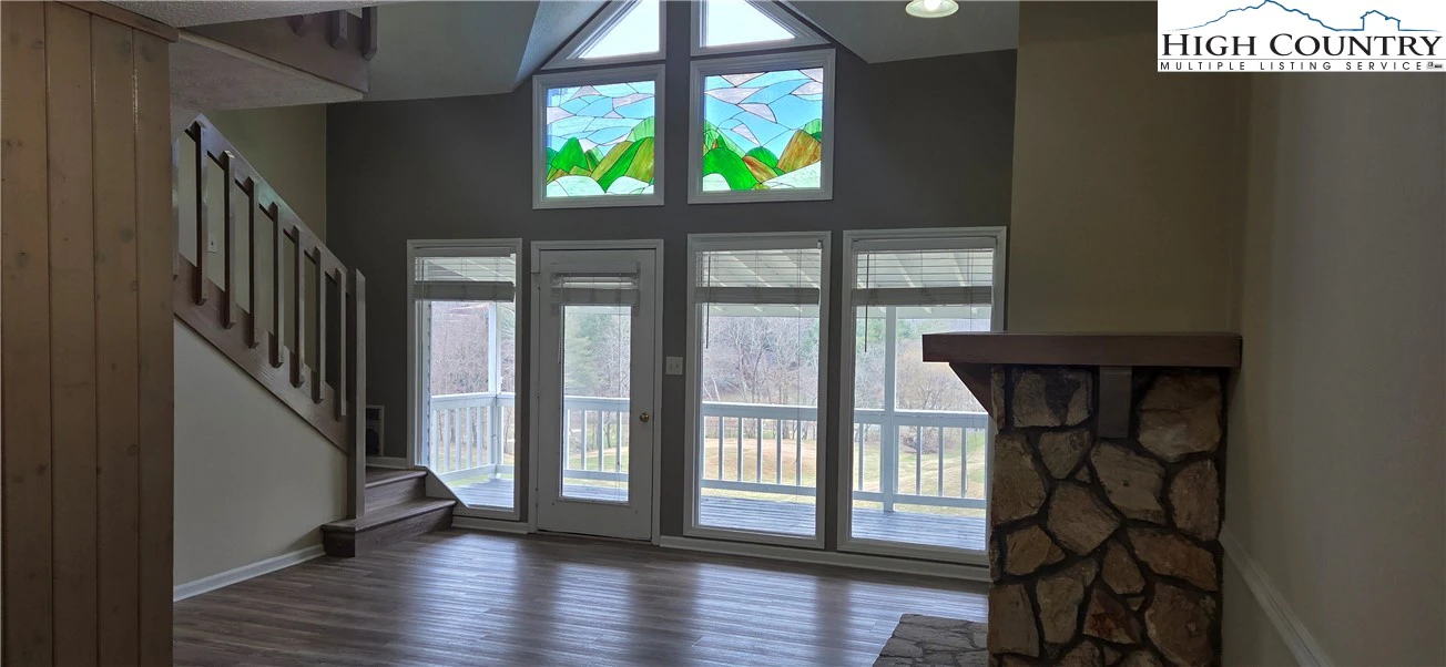 Image number 15 for the current listing