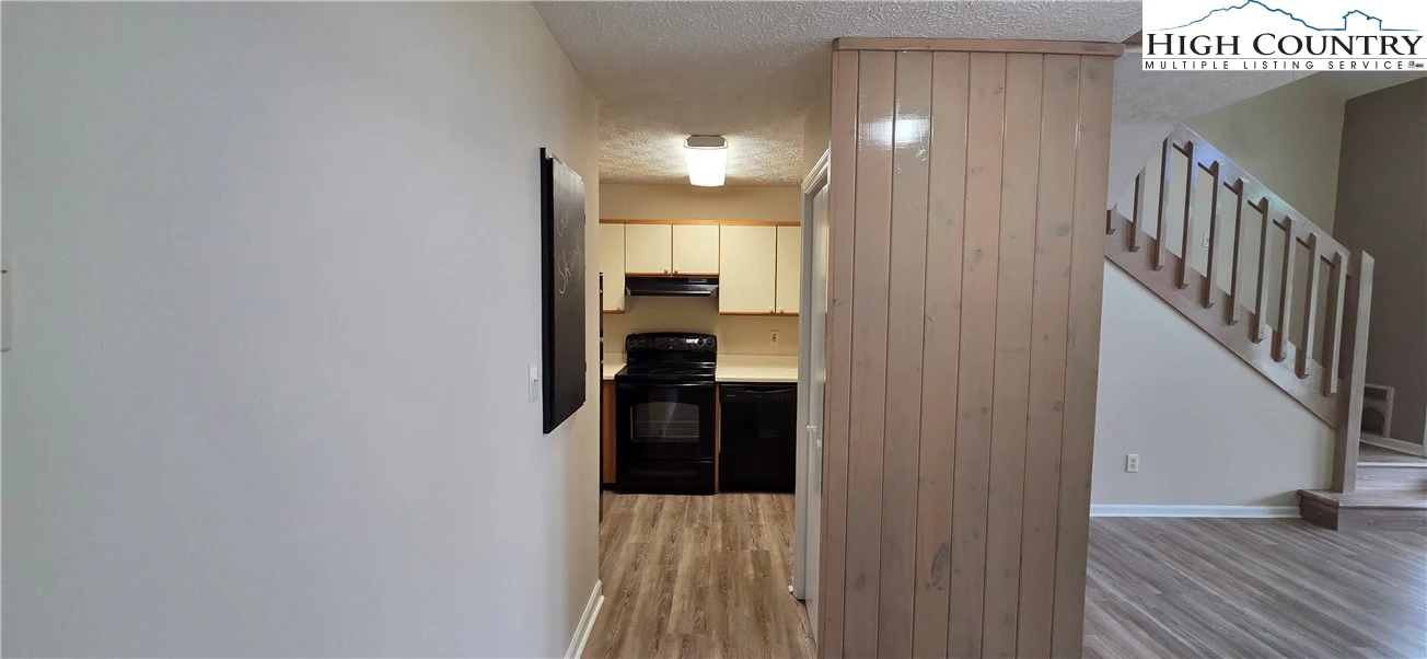 Image number 11 for the current listing