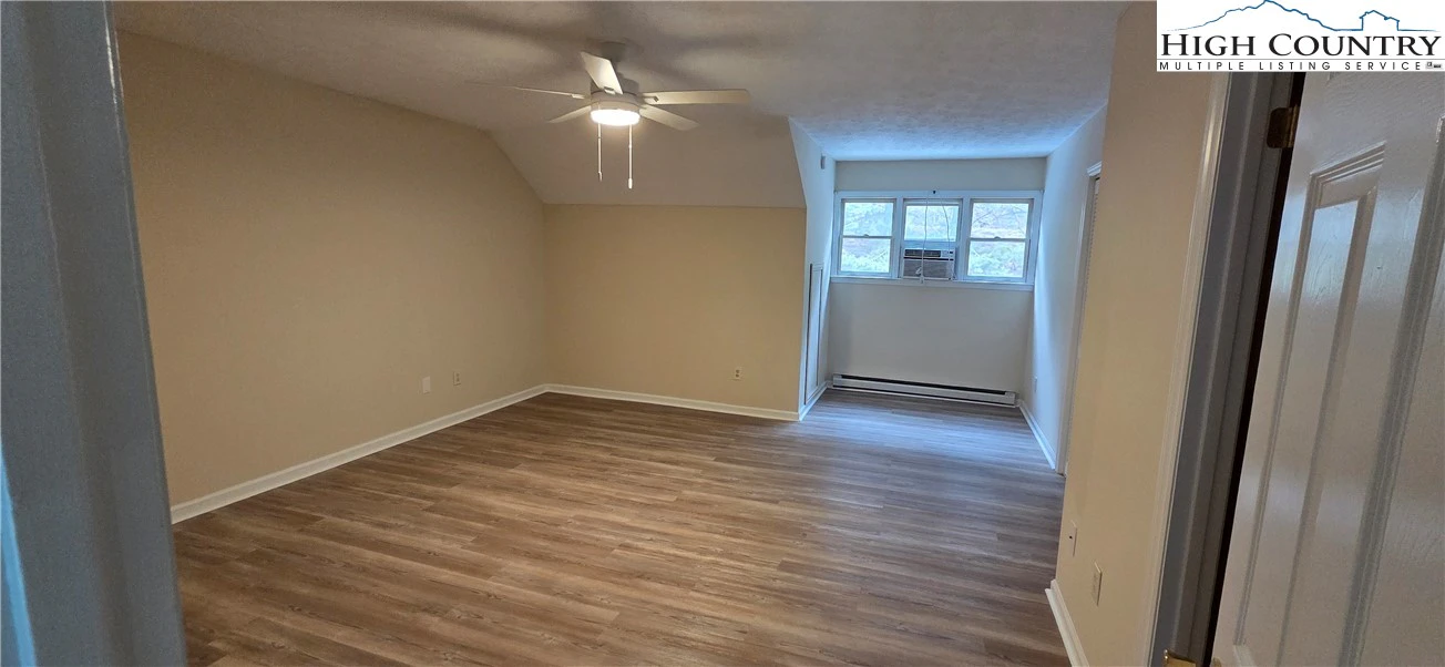 Image number 2 for the current listing