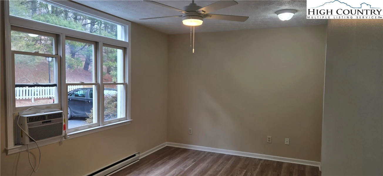 Image number 9 for the current listing