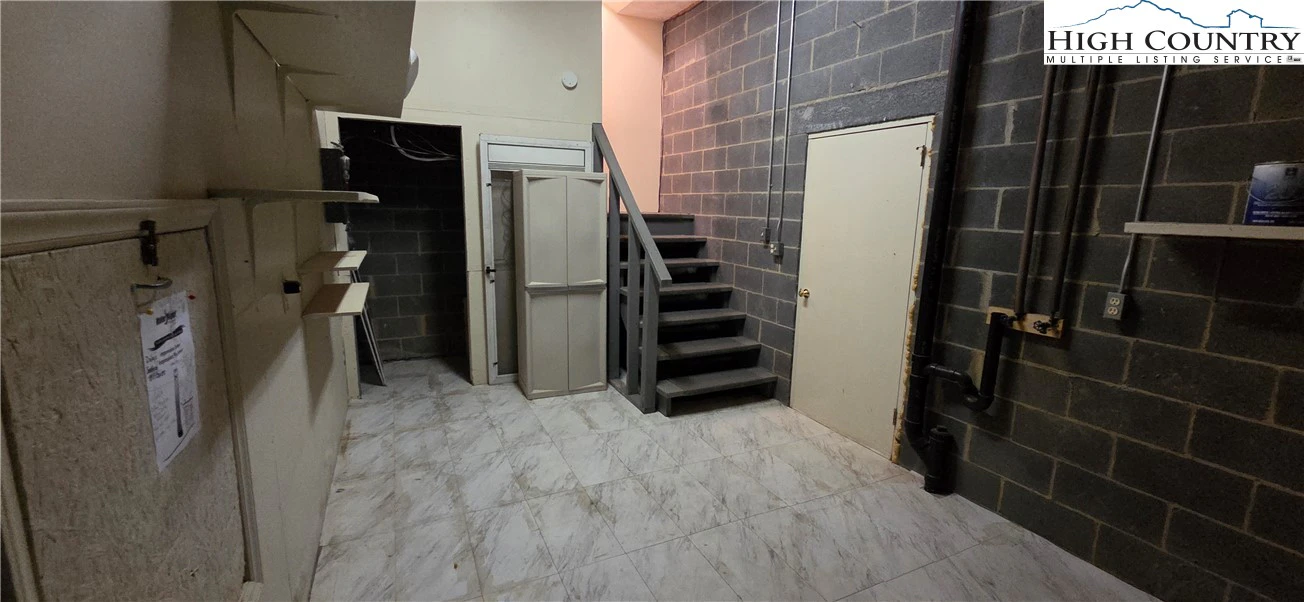 Image number 3 for the current listing