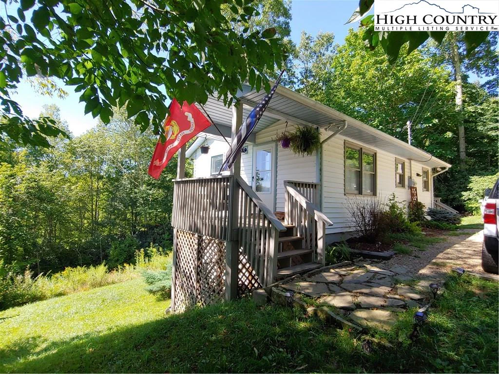 Image number 1 for the current listing