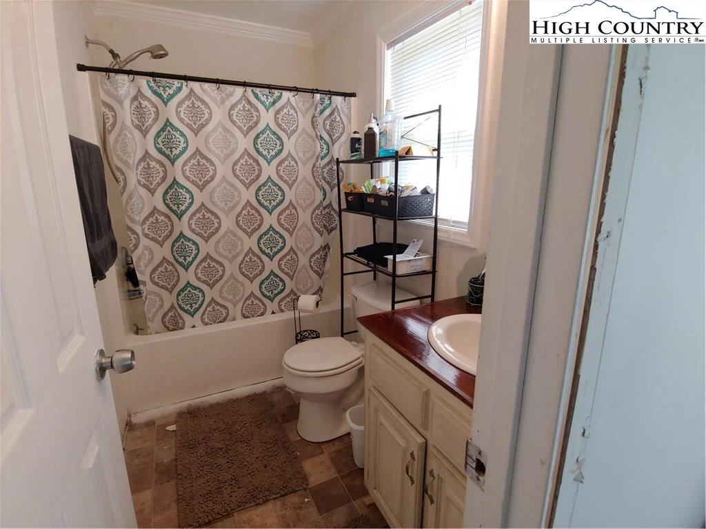 Image number 11 for the current listing