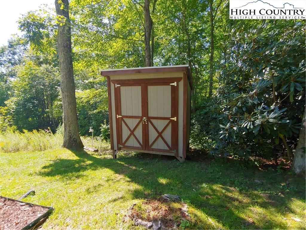 Image number 15 for the current listing
