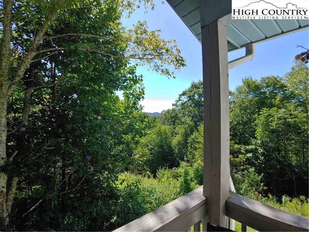 Image number 16 for the current listing