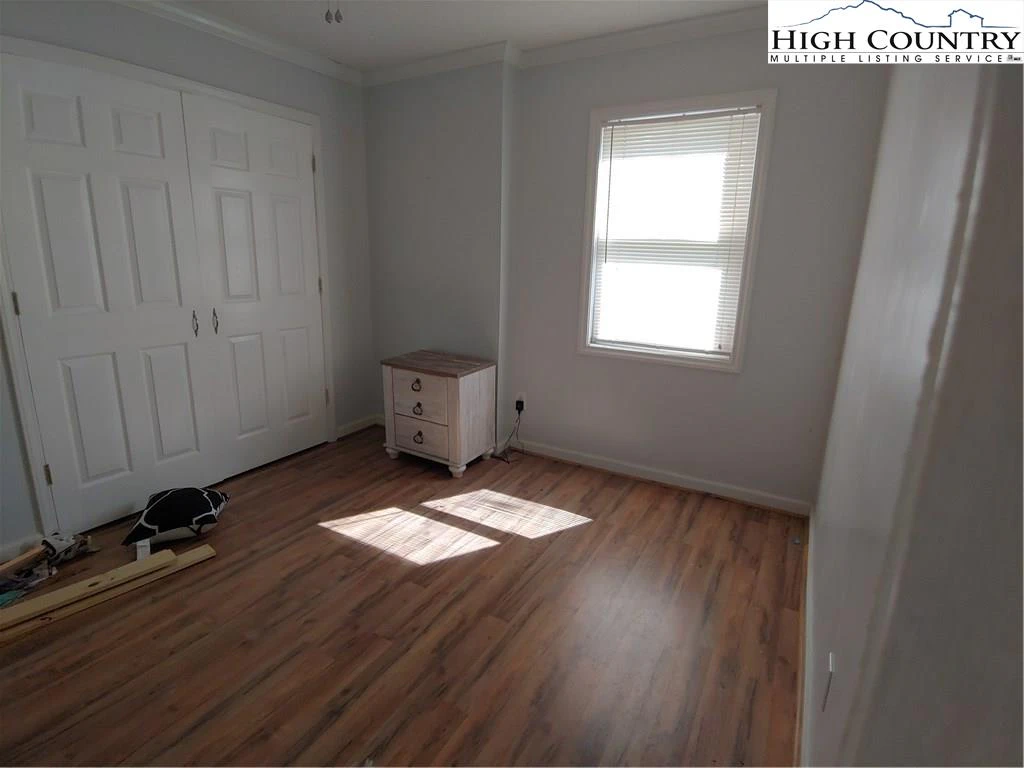 Image number 10 for the current listing