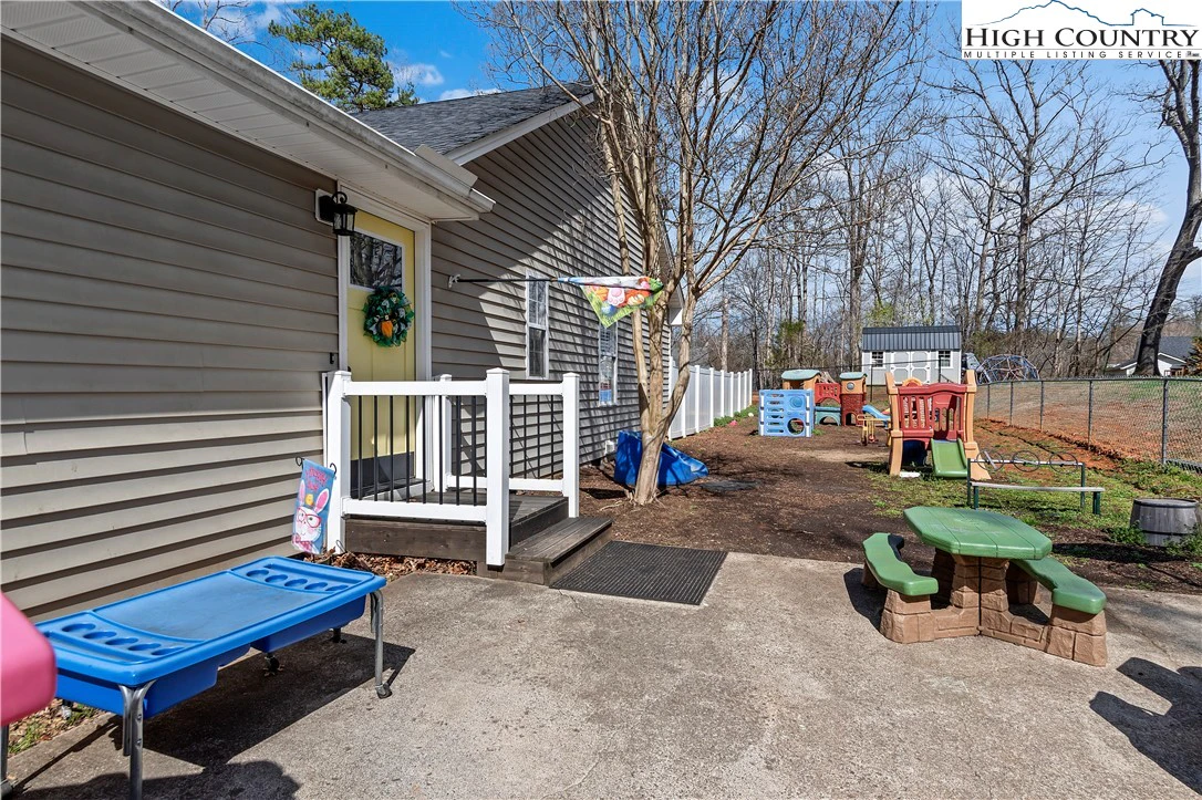 Image number 16 for the current listing
