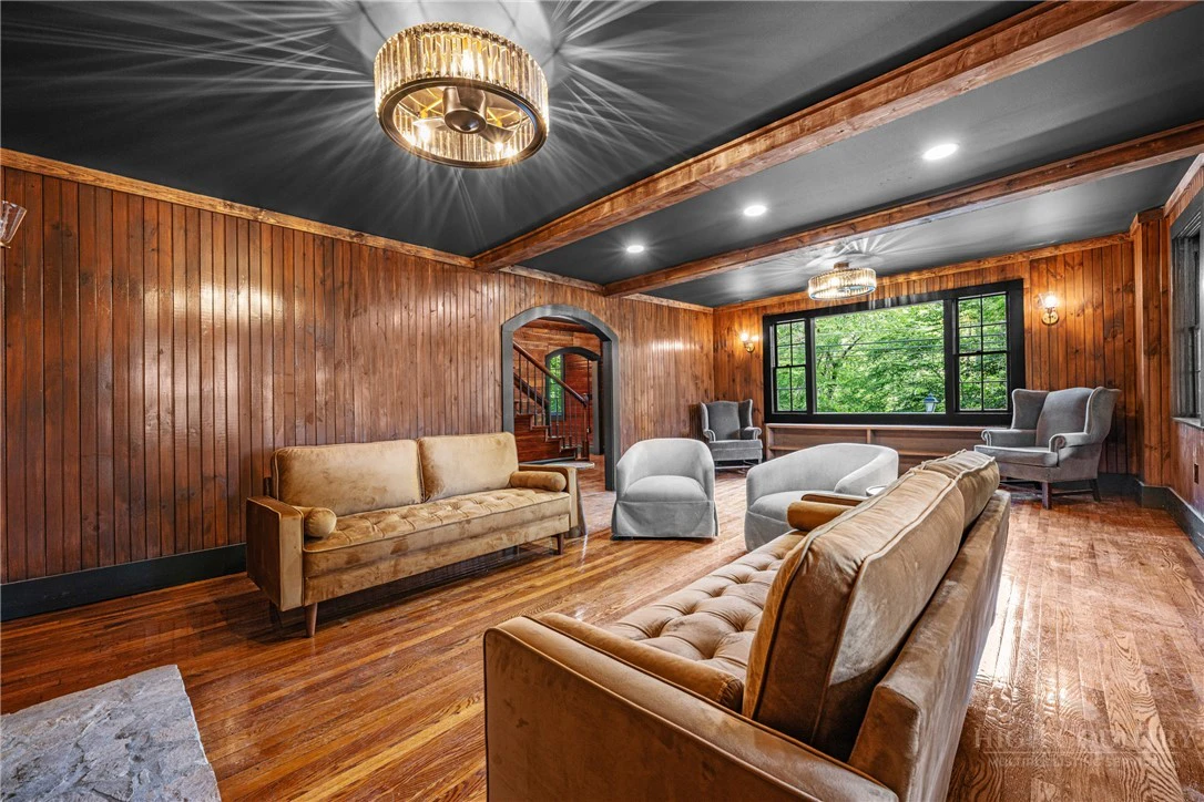 Image number 2 for the current listing
