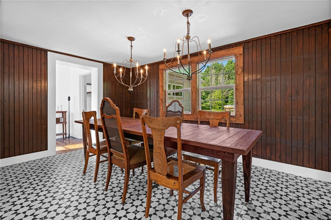 Image number 7 for the current listing