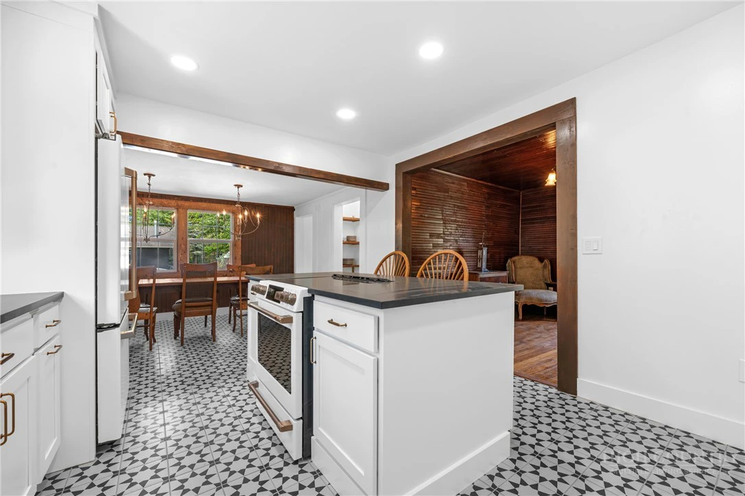 Image number 9 for the current listing