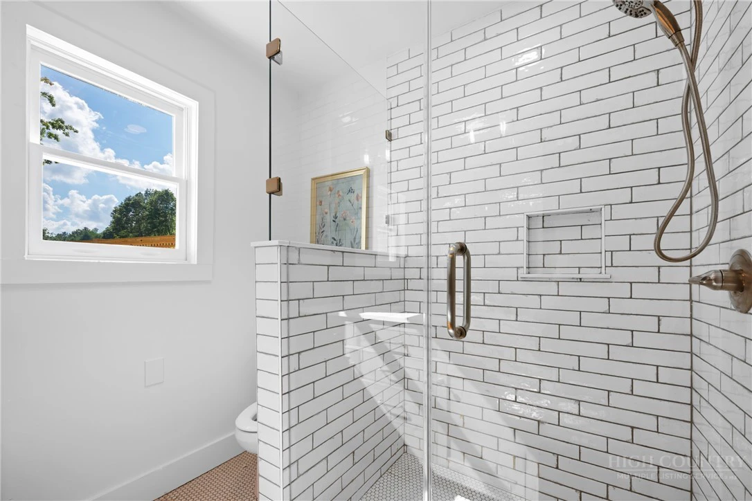 Image number 18 for the current listing