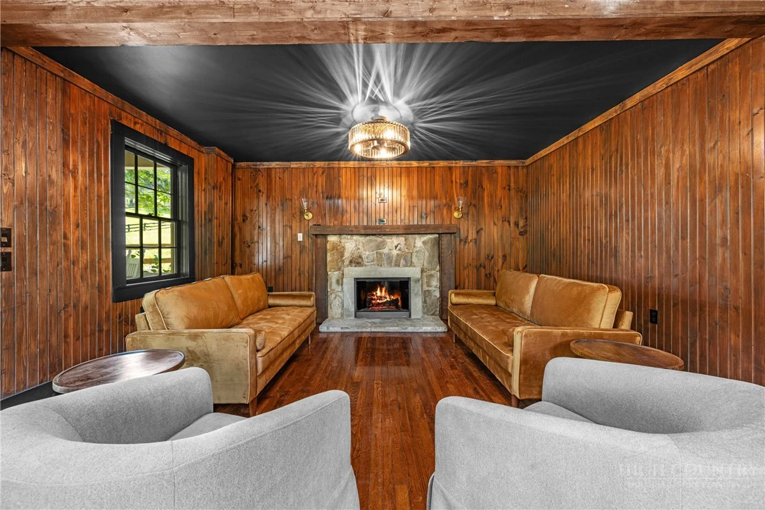 Image number 21 for the current listing