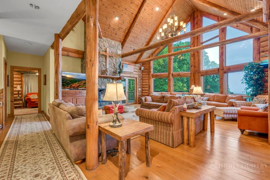 Image number 19 for the current listing