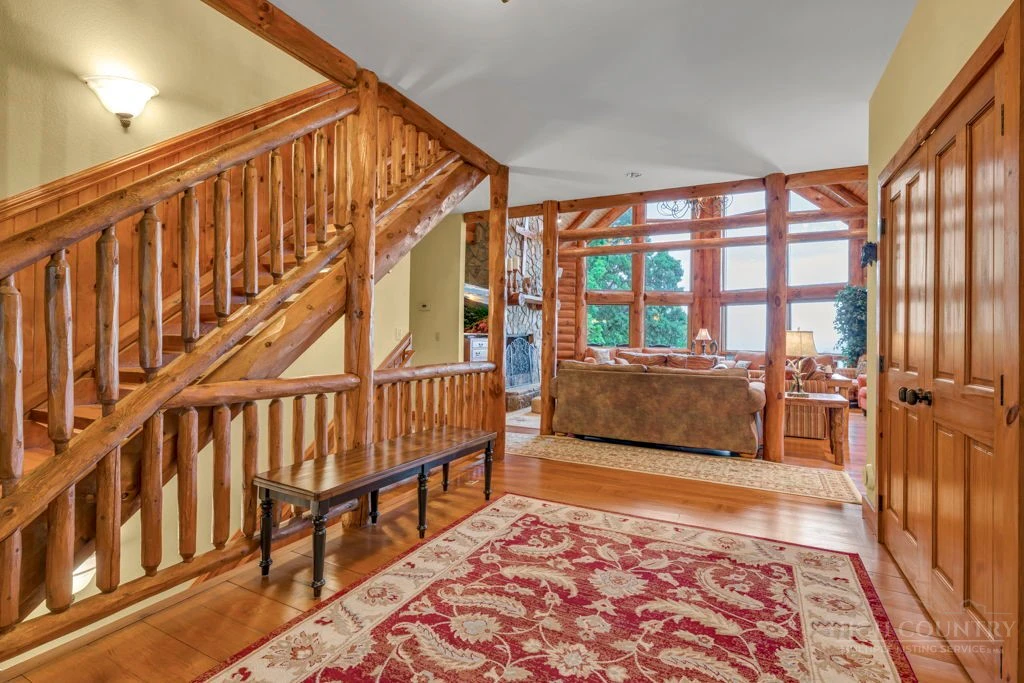 Image number 14 for the current listing