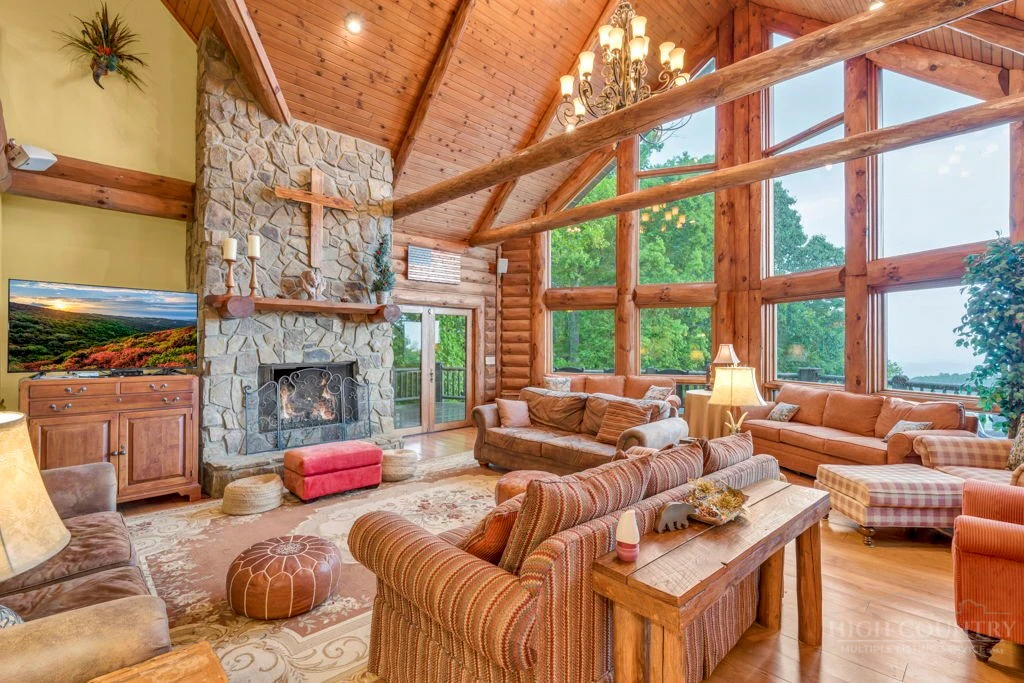Image number 16 for the current listing