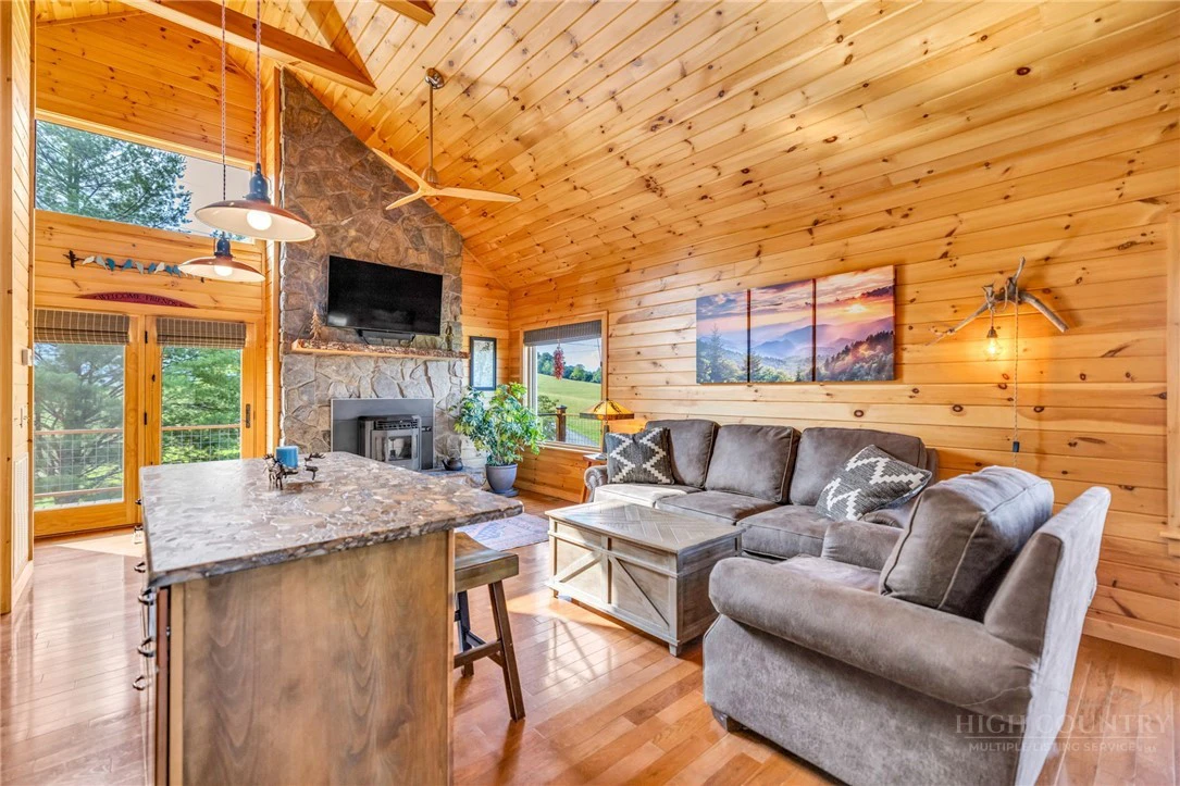 Image number 11 for the current listing