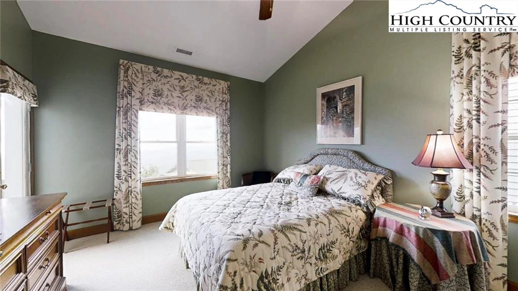 Image number 8 for the current listing