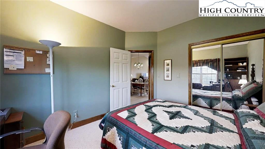 Image number 5 for the current listing