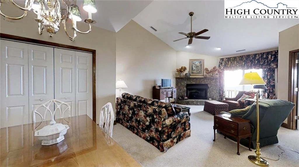 Image number 15 for the current listing