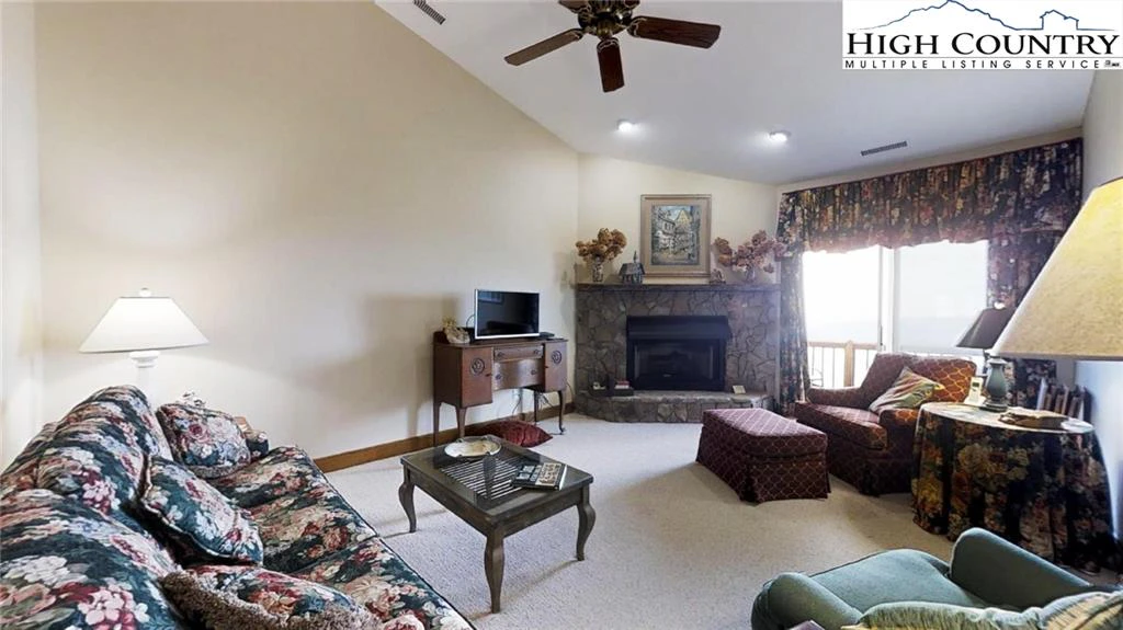 Image number 13 for the current listing