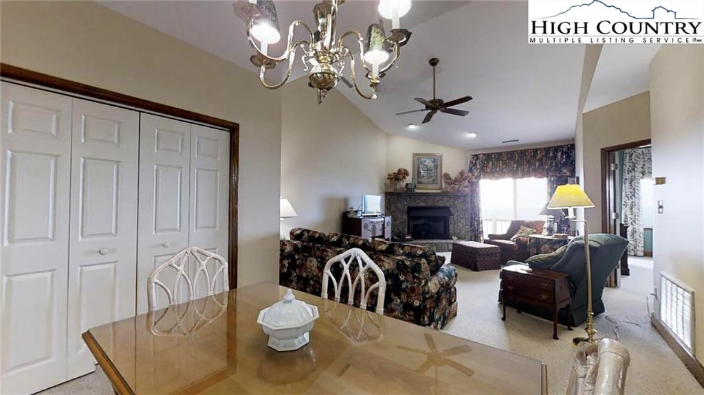 Image number 11 for the current listing