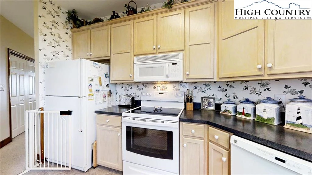 Image number 2 for the current listing