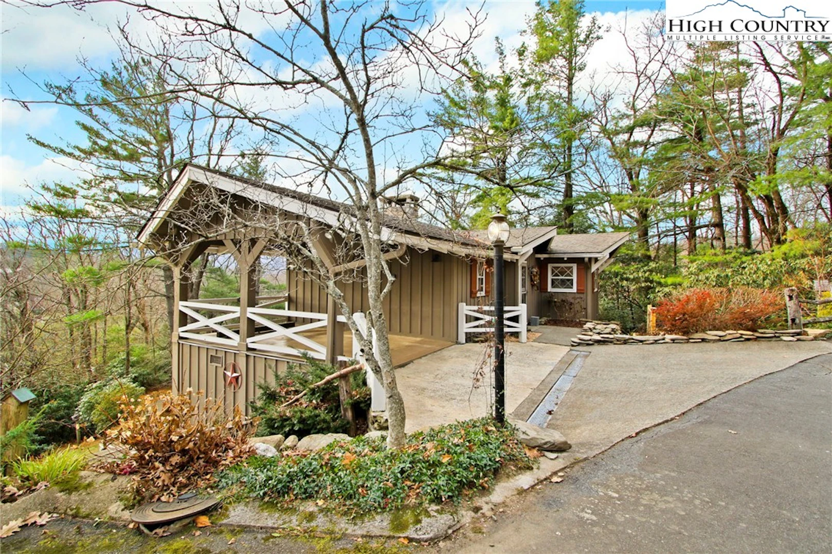 Image number 1 for the current listing