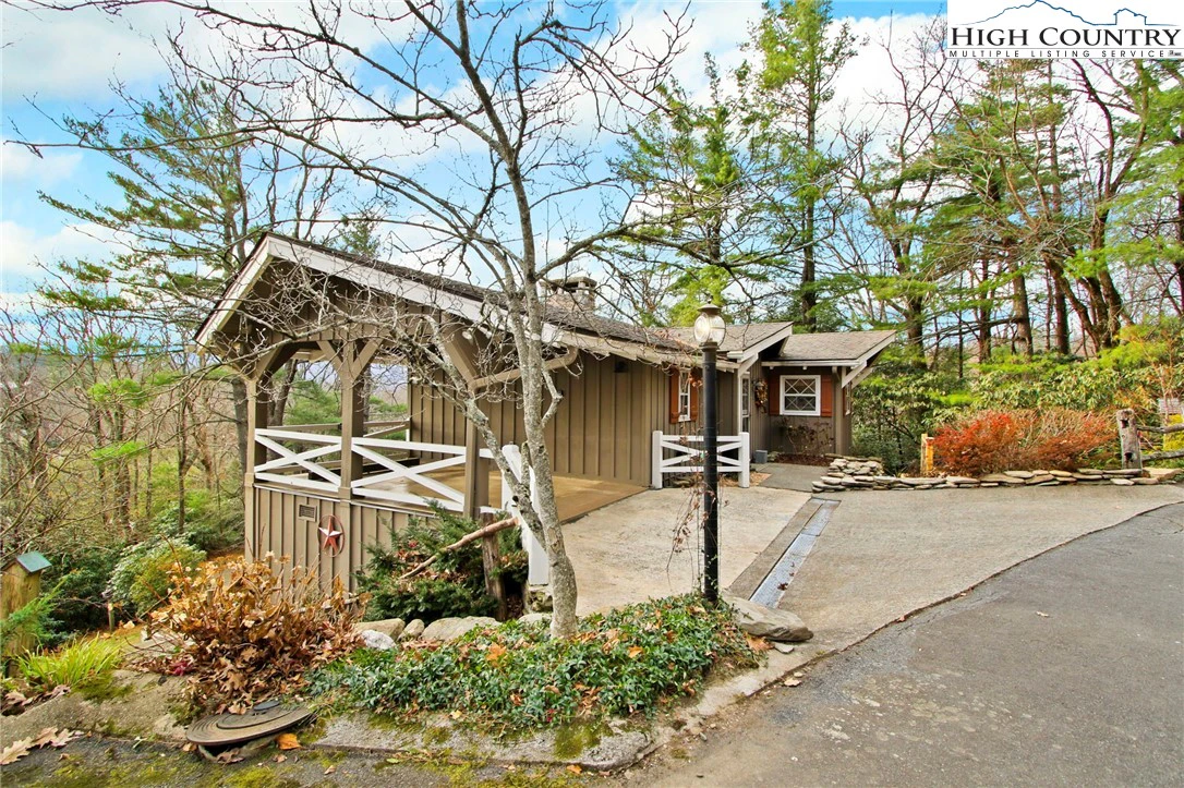 Image number 1 for the current listing