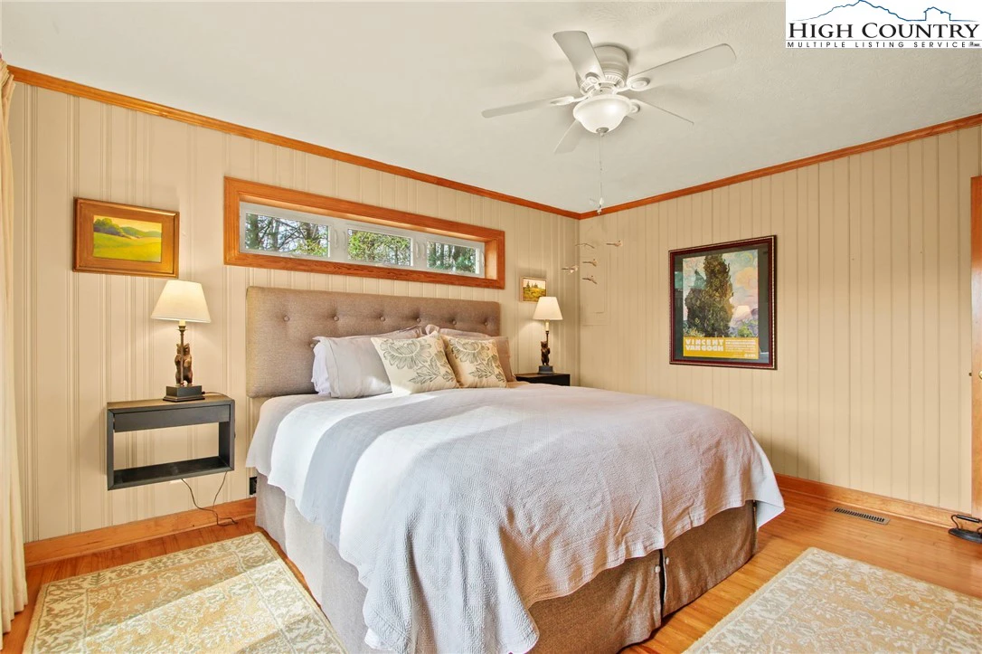 Image number 3 for the current listing