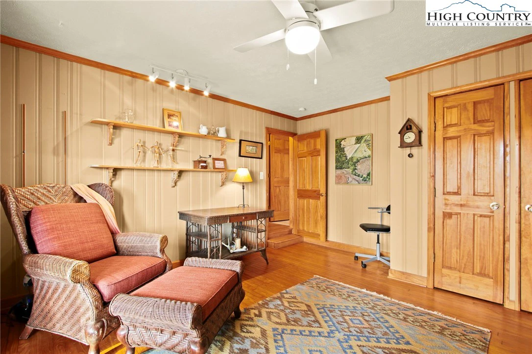 Image number 8 for the current listing
