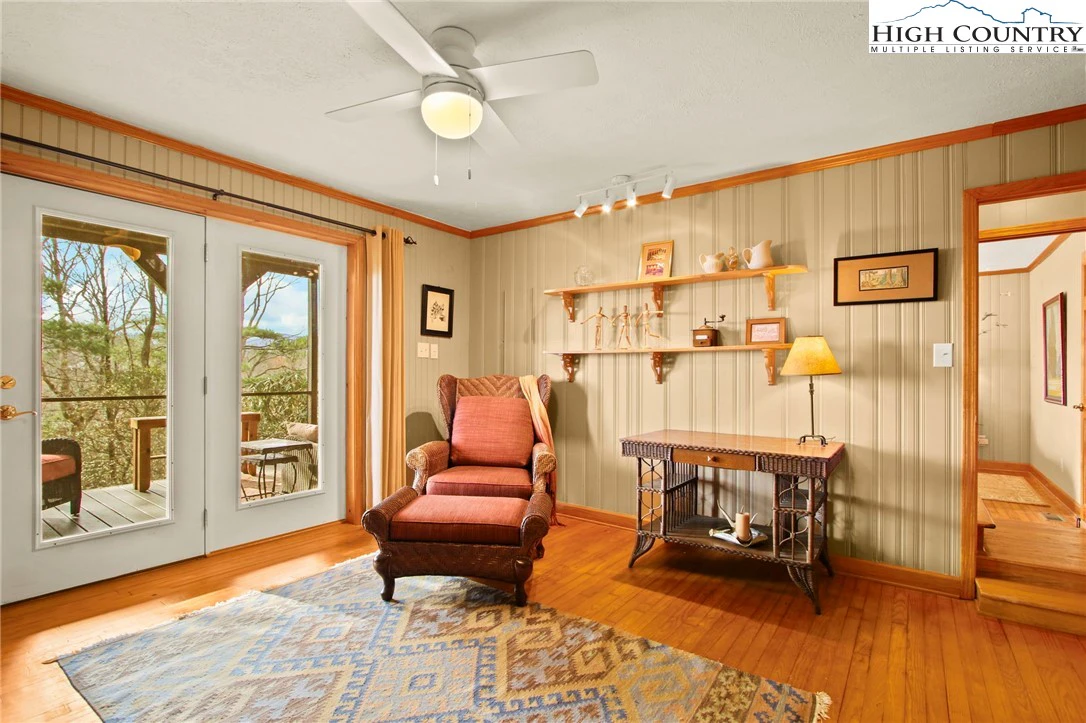 Image number 9 for the current listing