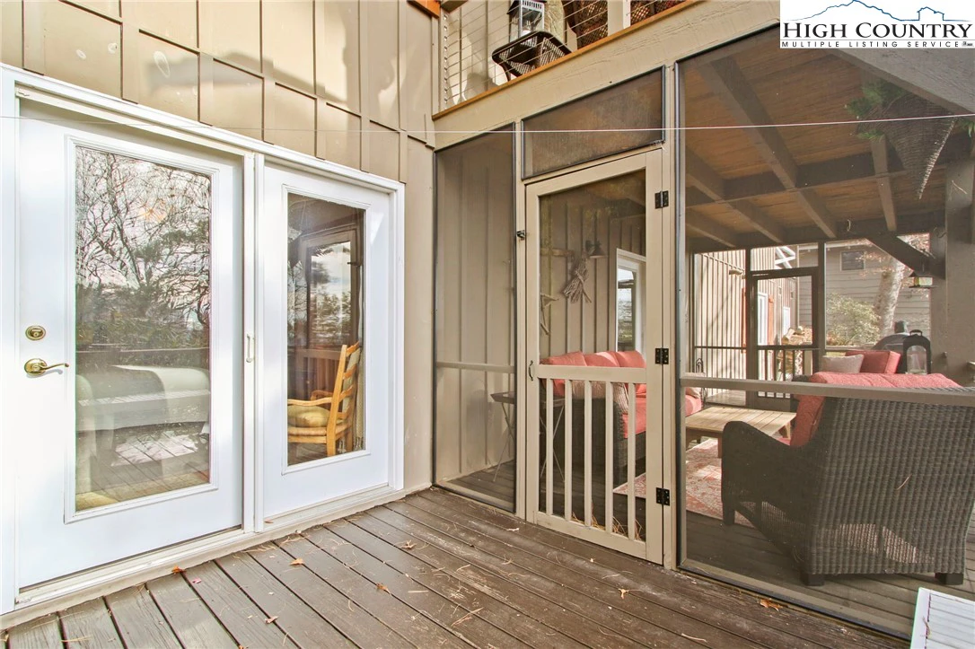 Image number 17 for the current listing