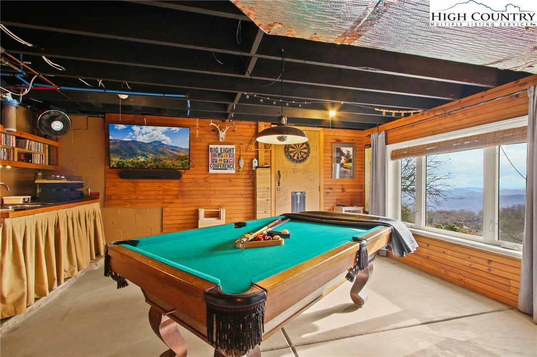 Image number 19 for the current listing