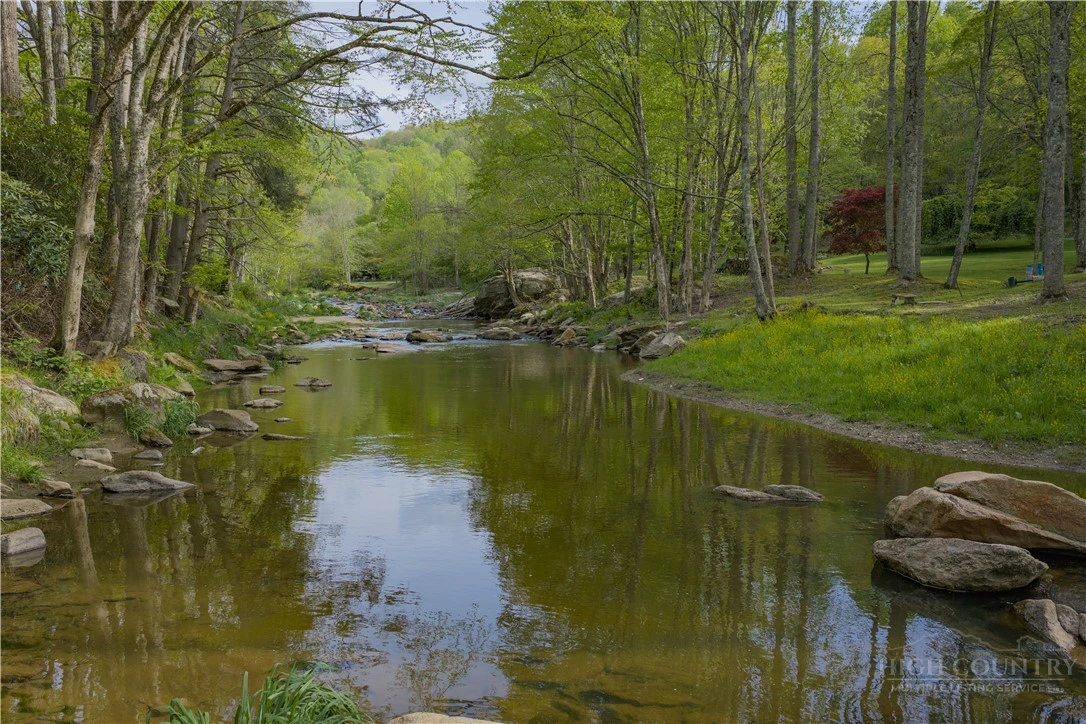 Image number 18 for the current listing