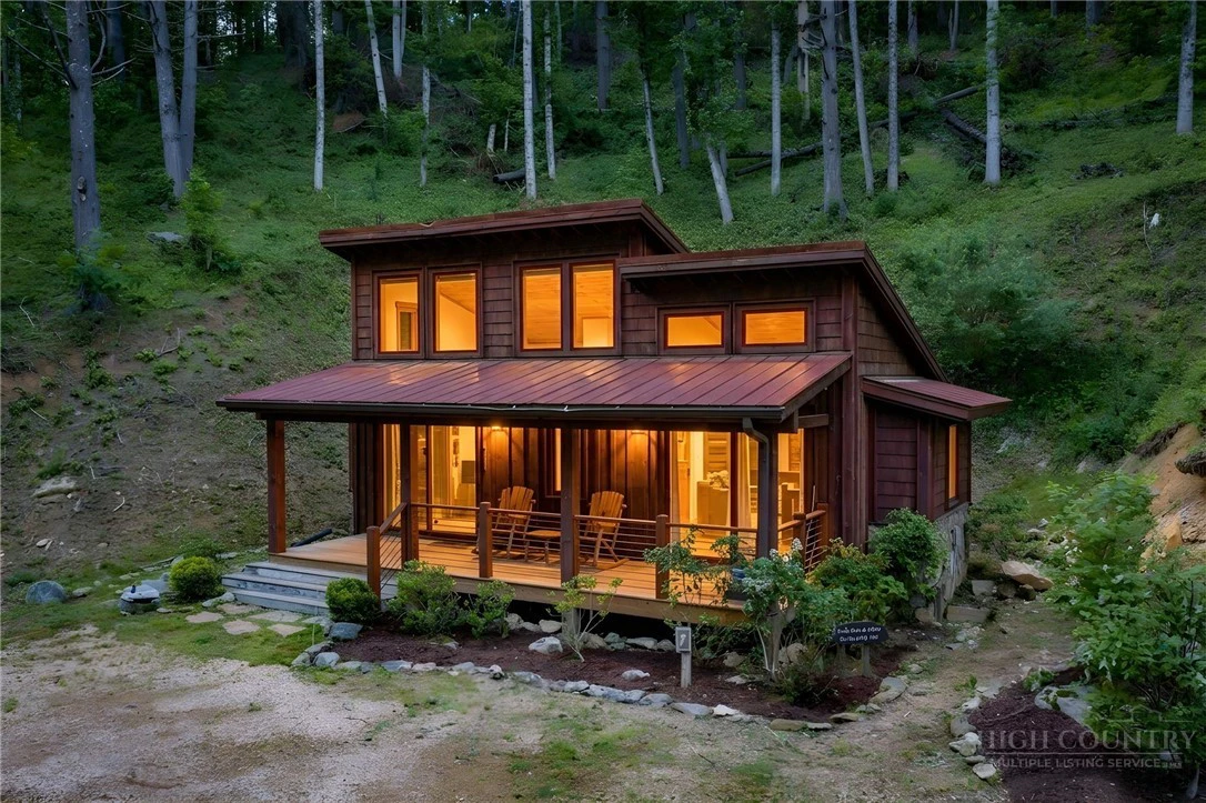 Image number 1 for the current listing