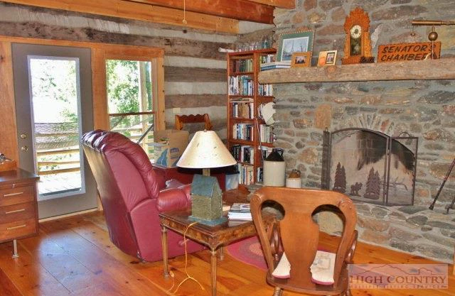 Image number 25 for the current listing