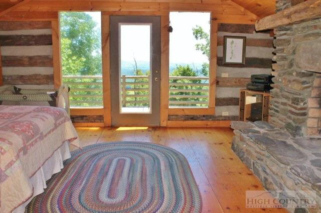 Image number 9 for the current listing