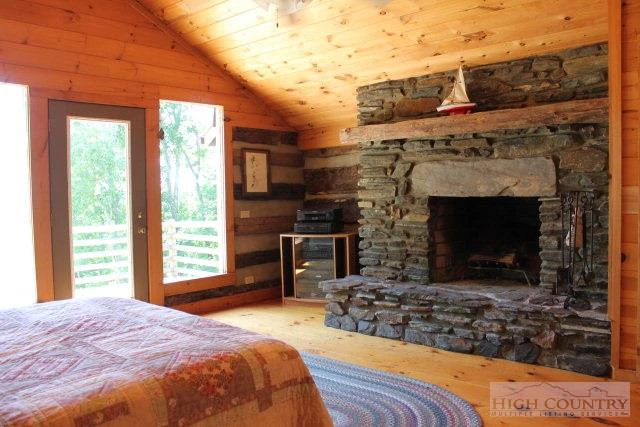 Image number 2 for the current listing